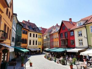 Orașe fermecătoare din România pentru vacanțe pe un buget mic.